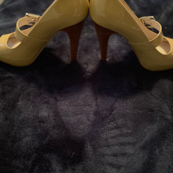 NUDE HEELS - Picture 2 of 2